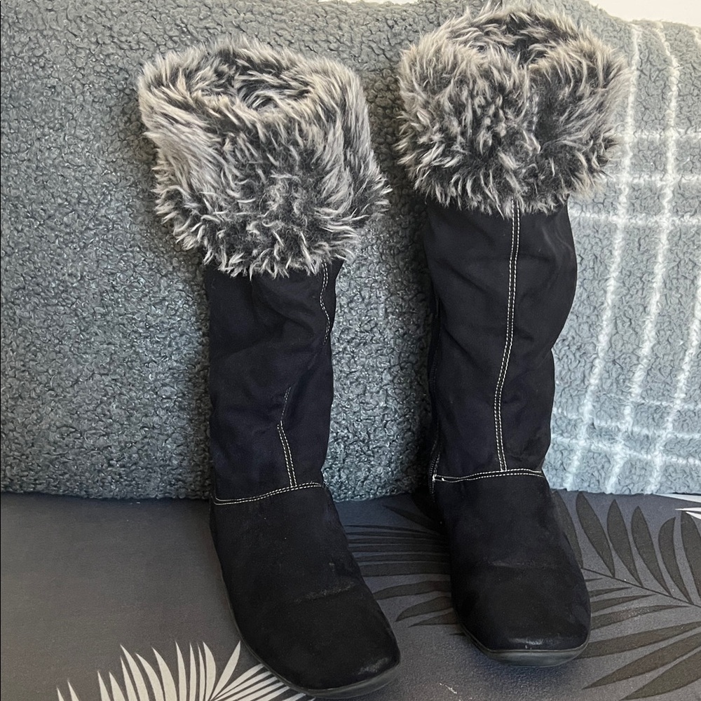 Natural Soul Black Boots with Faux Fur Trim
